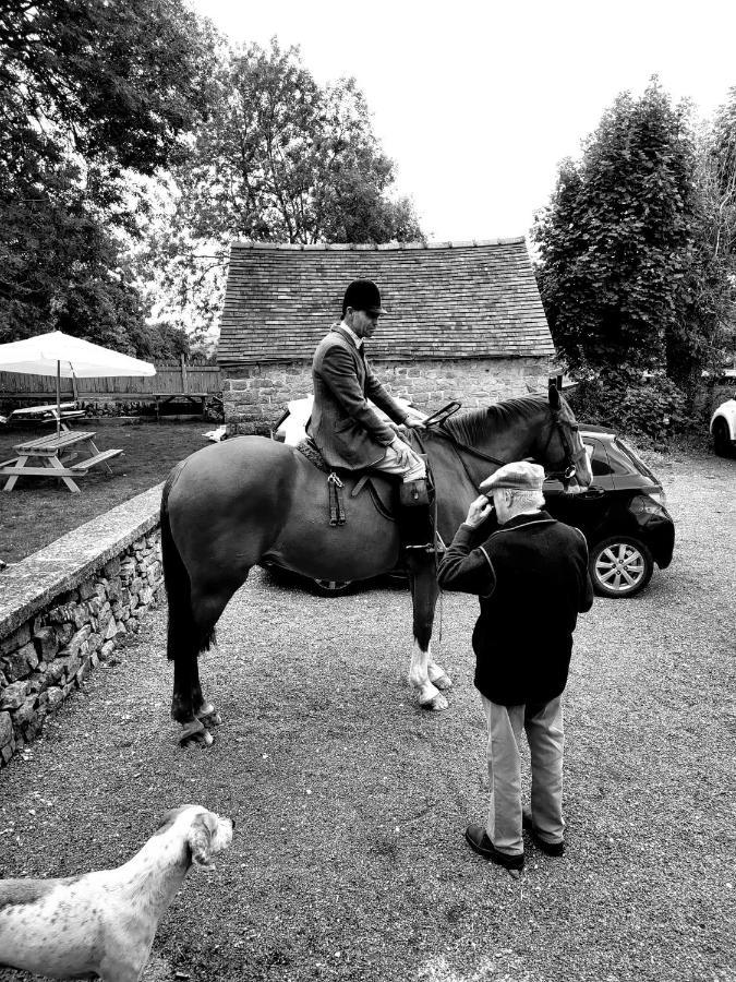 Peak District, The Greyhound Inn, Warslow Circa 1750 외부 사진
